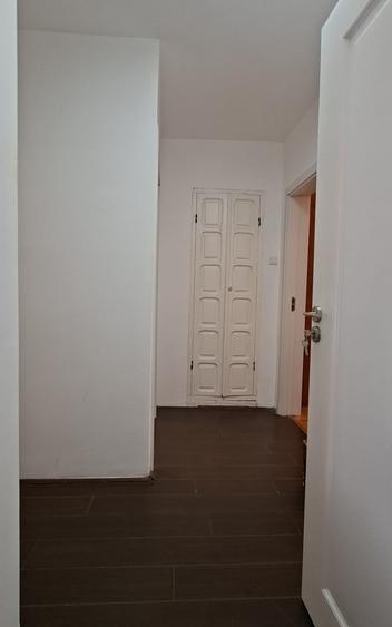 Apartament cu 3 camere semidecomandat în Drumul Taberei