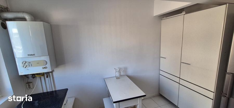 Apartament cu 3 camere în Romanilor