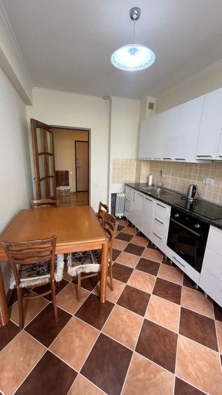 Garsonieră decomandată în Schei