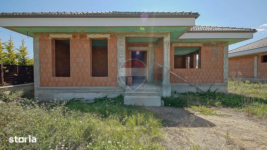 Casă cu 4 camere cu Teren 500 Mp în Cristian