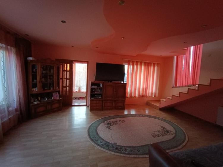 Casă cu 4 camere în Exterior Vest