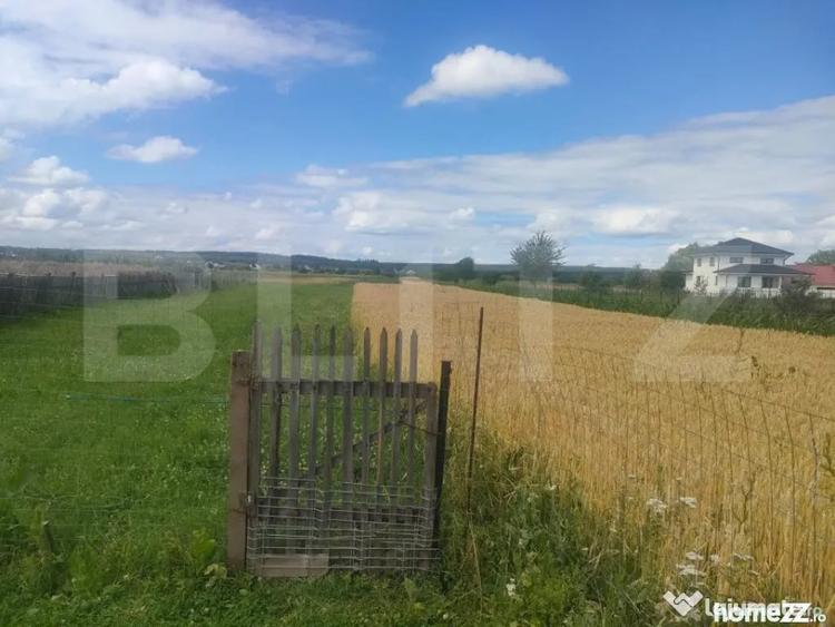Teren de 6400 mp, în Vicovu de Sus