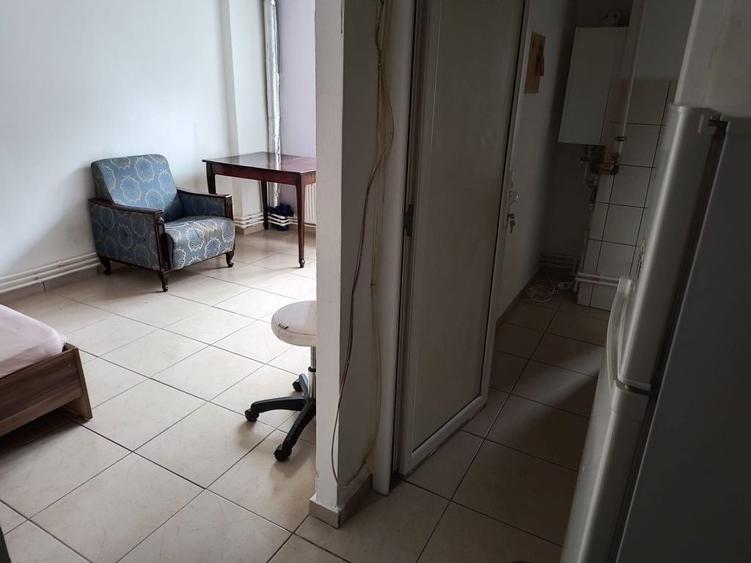 Garsonieră decomandată în Central