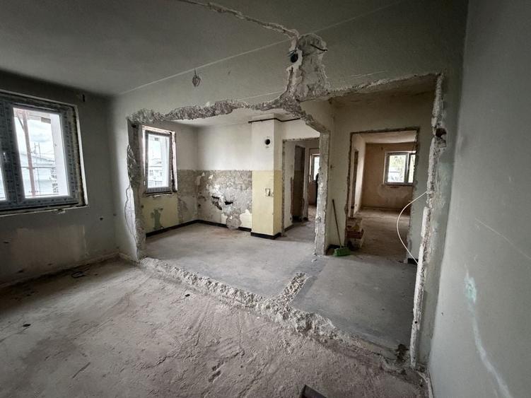 Apartament cu 3 camere decomandat în Central