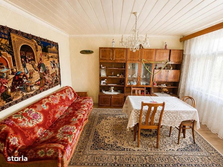 Casă cu 4 camere cu Teren 1600 Mp în Central
