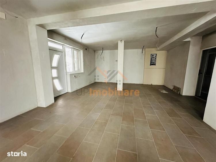 Spațiu comercial, de 955 mp, în Izlaz