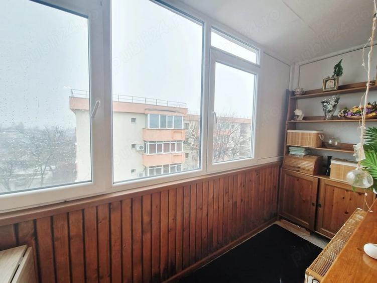 Apartament cu 4 camere decomandat în Est