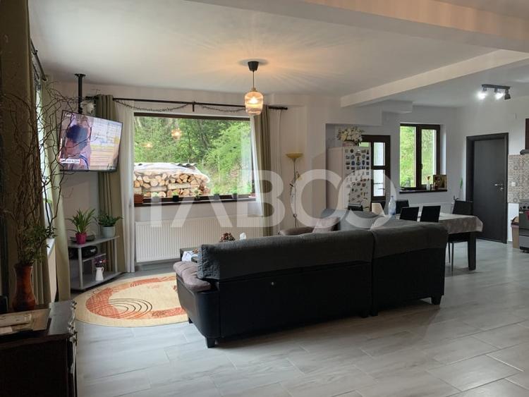 Casă individuală cu 8 camere cu Teren 575 Mp în Porumbacu de Sus