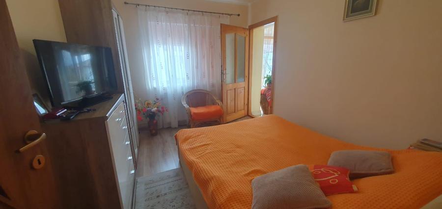 Apartament cu 3 camere decomandat, mobilat în Caransebeș