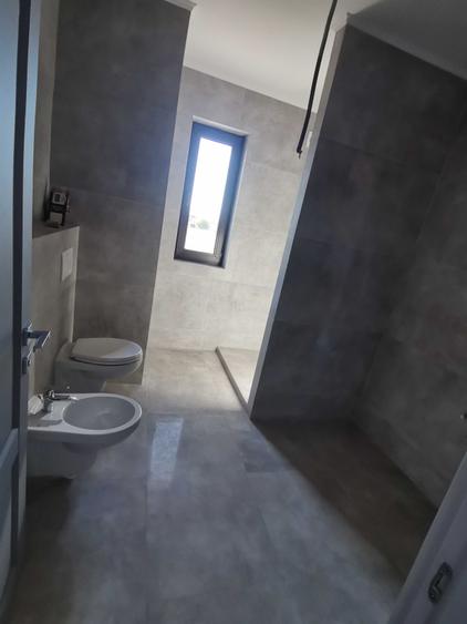 Casă cu 4 camere în Noua