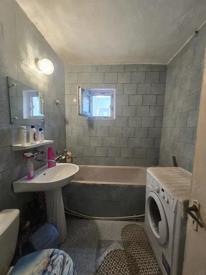Apartament cu 3 camere decomandat în Școlilor