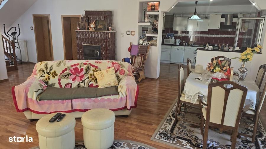 Casă cu 4 camere cu Teren 1159 Mp în Ceangăi