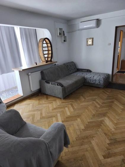 Apartament cu 3 camere semidecomandat în Apusului