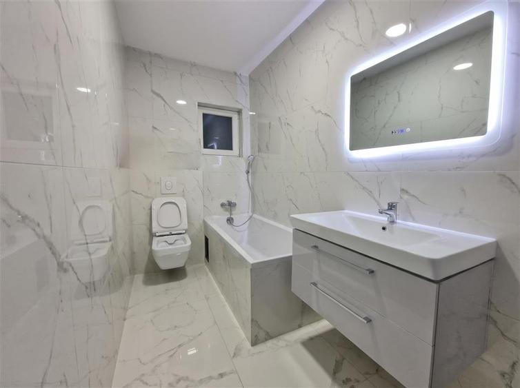 Apartament cu 3 camere decomandat în Ipotești
