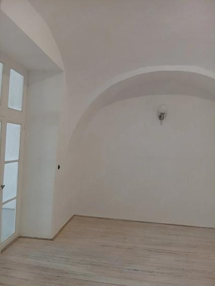 Apartament cu 2 camere nedecomandat în Central