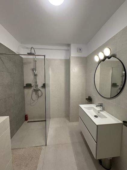 Apartament cu 2 camere decomandat, mobilat în Central
