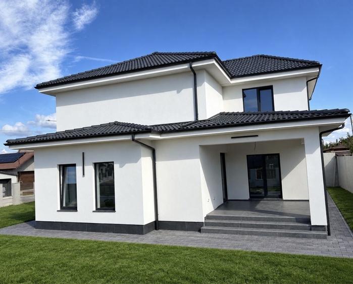 Casă cu 4 camere în Sânmartin