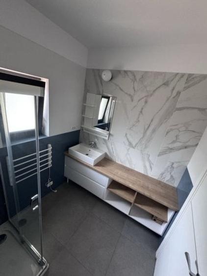 Casă individuală cu 4 camere cu Canalizare în Tunari
