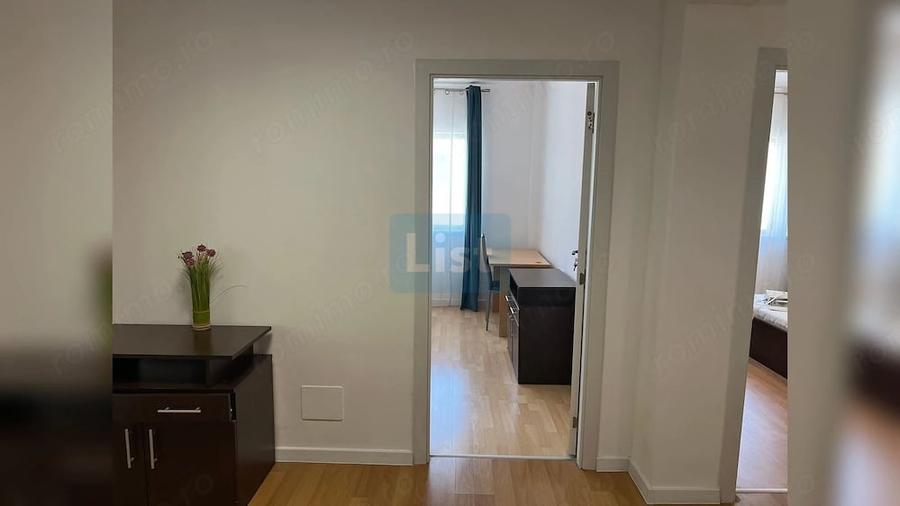 Apartament cu 4 camere semidecomandat în Sud