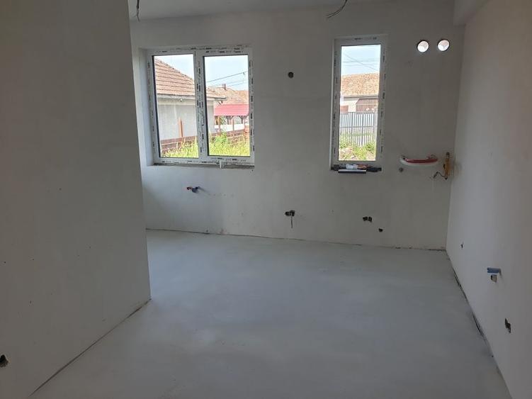 Casă cu 4 camere în Tureni