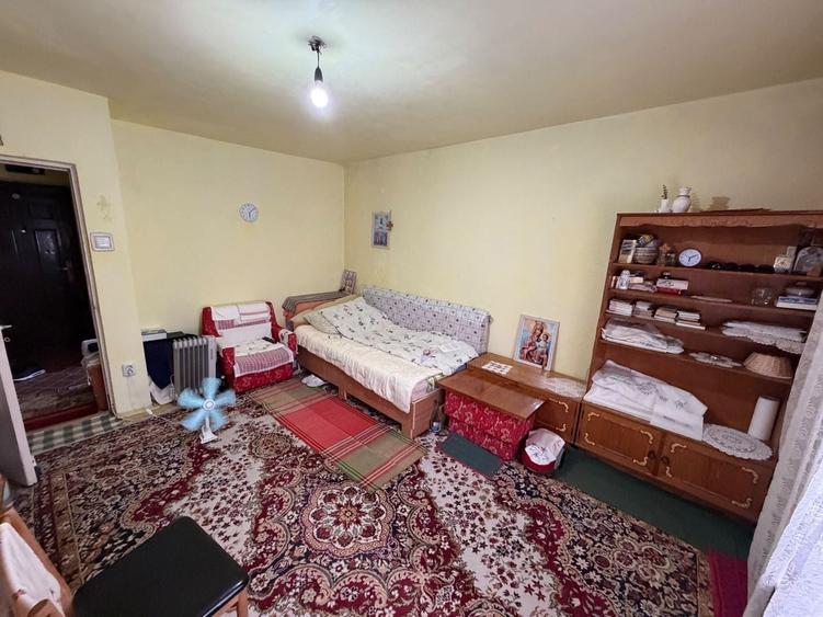 Garsonieră decomandată în Central