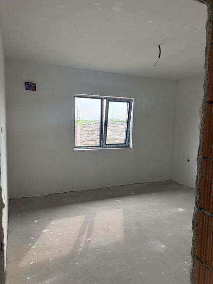 Casă cu 3 camere cu Teren 300 Mp în Joița