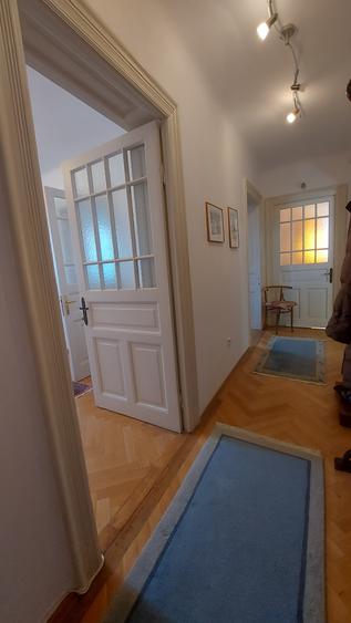 Apartament cu 5 camere decomandat în P-ța Unirii