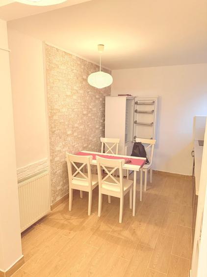 Apartament cu 3 camere semidecomandat în Arcul de Triumf