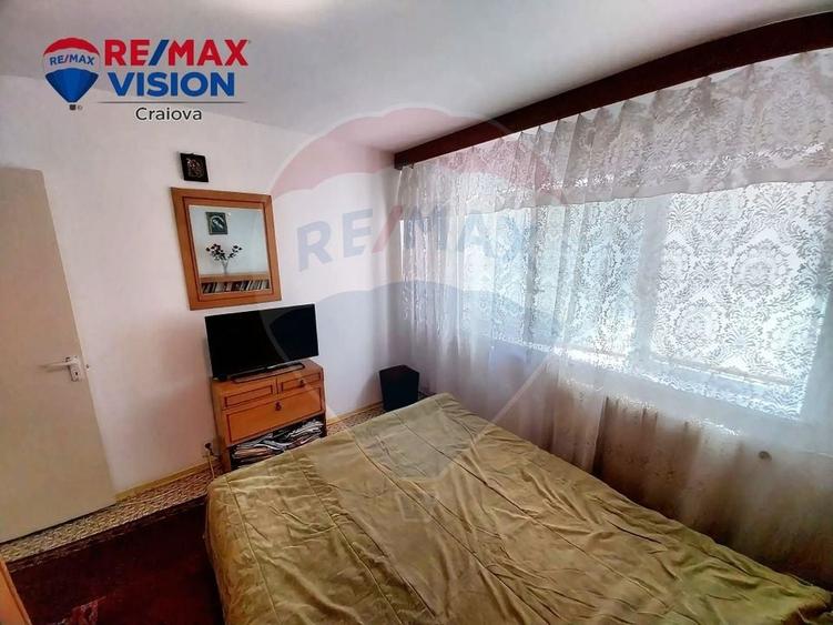 Apartament cu 3 camere decomandat în Valea Rosie