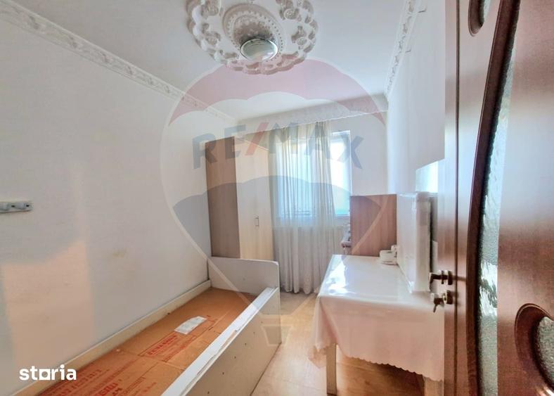 Apartament cu 3 camere decomandat în Republicii