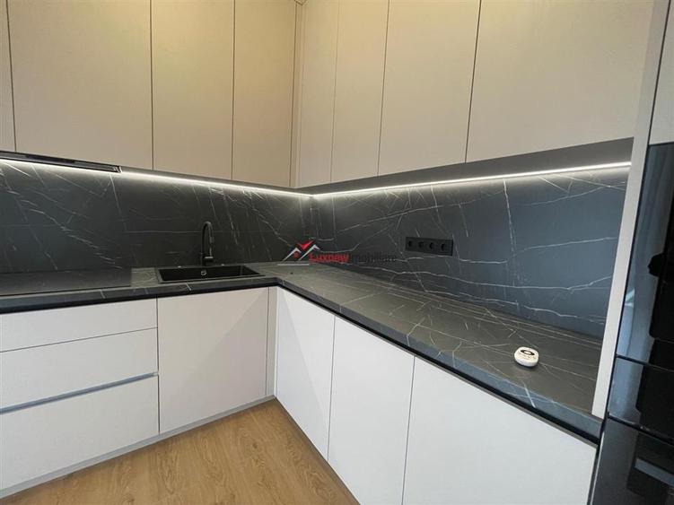Apartament cu 3 camere decomandat, mobilat în Florești