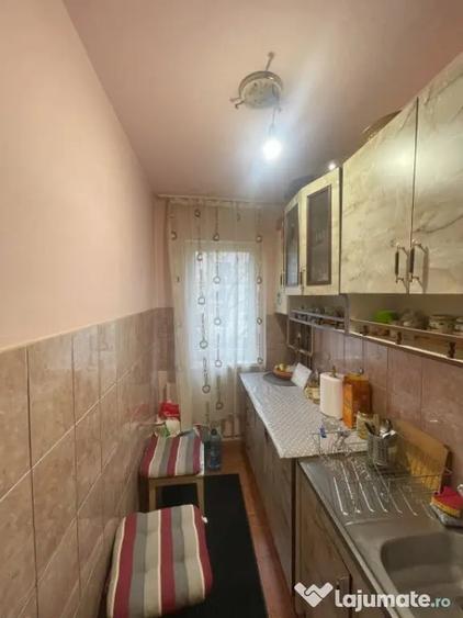 Apartament cu 2 camere semidecomandat, mobilat în Hotvon