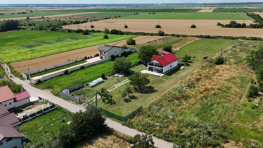 Casă individuală cu 7 camere cu Canalizare în Crevedia