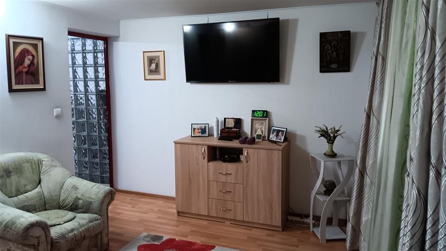 Casă individuală cu 5 camere cu Canalizare în Bârnova