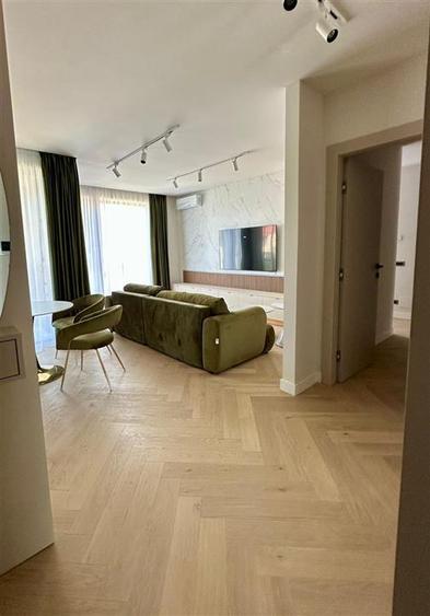 Apartament cu 3 camere semidecomandat, mobilat în Iancu Nicolae