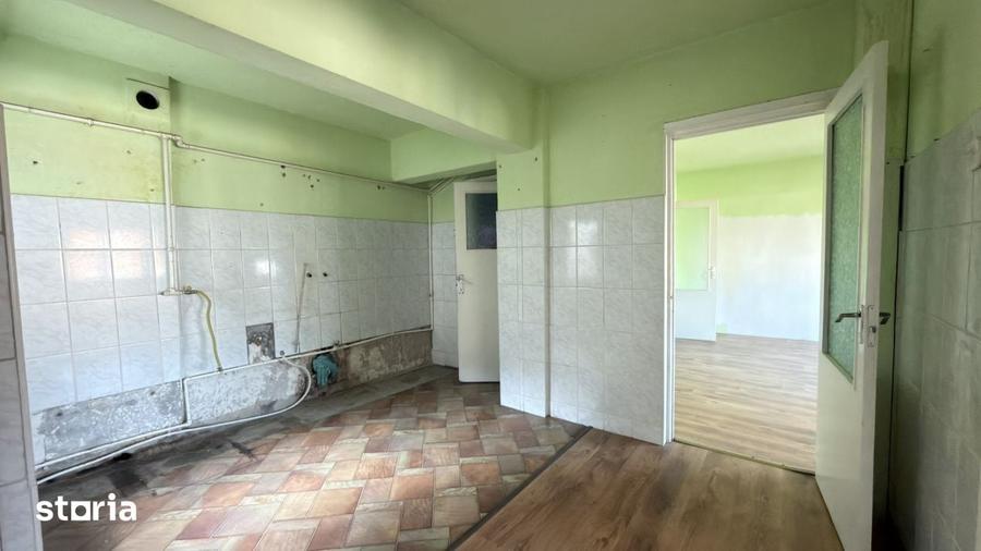 Apartament cu 4 camere semidecomandat în Central