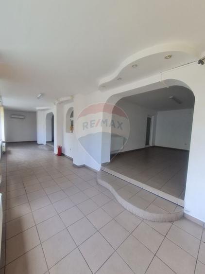 Spațiu comercial, de 90 mp, în Nord
