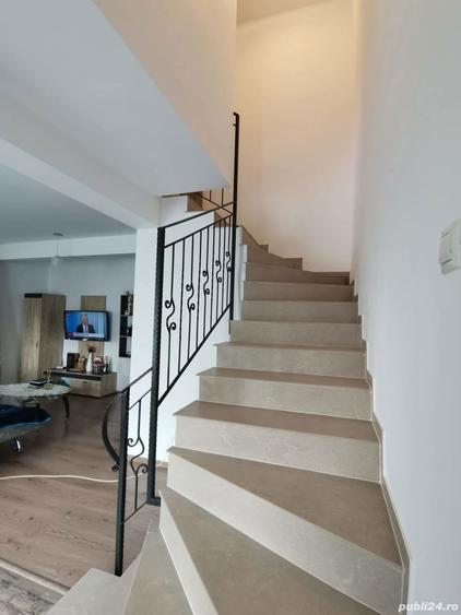Casă cu 5 camere cu Teren 182 Mp în Gilău