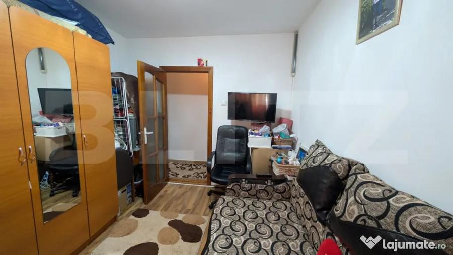 Apartament cu 3 camere decomandat în Micro 4