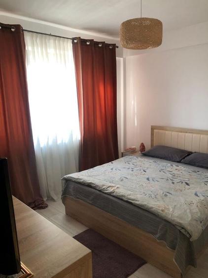 Apartament cu 3 camere semidecomandat în Pielești