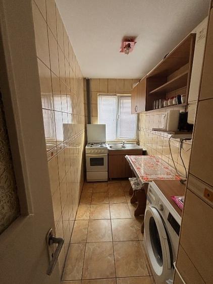 Apartament cu 4 camere semidecomandat, mobilat în Inel II