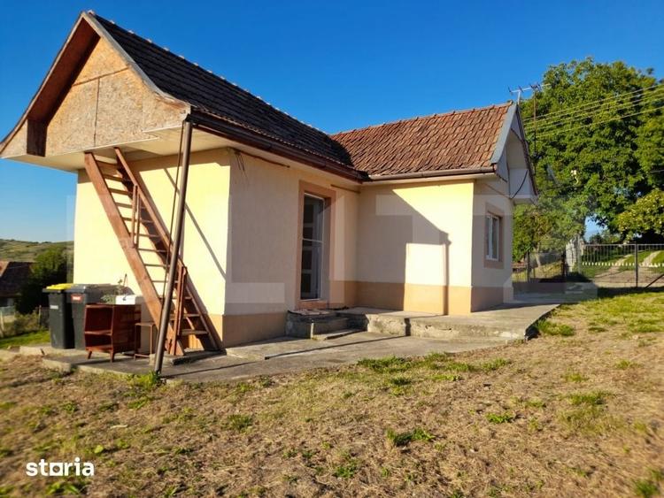 Casă cu 2 camere cu Teren 984 Mp în Stremț