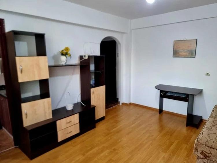 Garsonieră decomandată în Piața Unirii