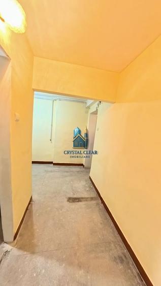 Apartament cu 3 camere semidecomandat în Aleea Carpați