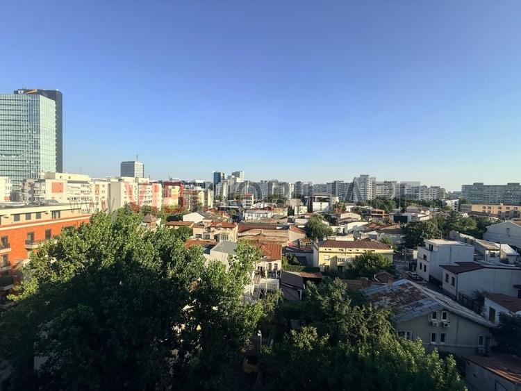 Apartament cu 3 camere decomandat în Banu Manta