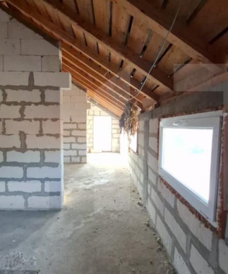 Casă cu 4 camere cu Teren 582 Mp în Teslui