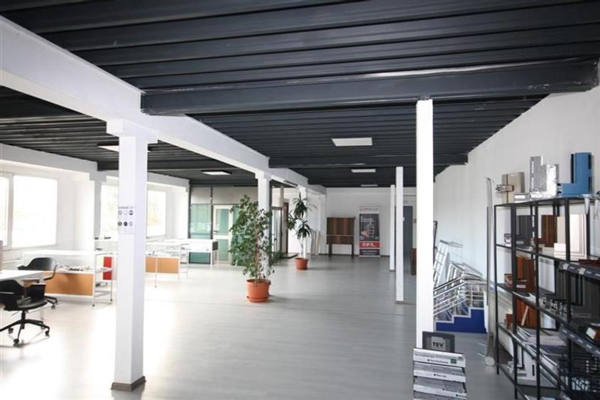 Proprietate pozitie exceptionala, teren 10,000 mp, deschidere DN1 36 ml, hala, b - 1