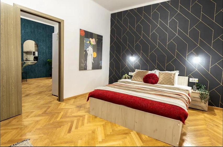 Apartament cu 3 camere semidecomandat în P-ța Romană