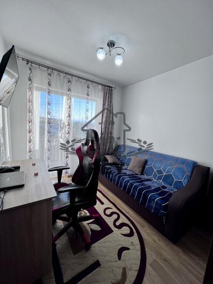 Apartament cu 3 camere semidecomandat în Turnișor