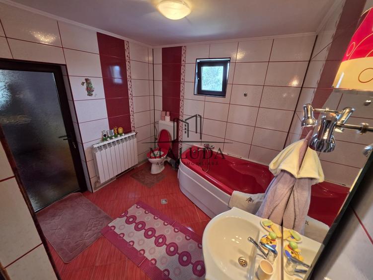 Spațiu comercial, de 301.26998901367 mp, în Bradu